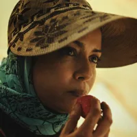 ‘Strawberries’ Director on Calling Out Modern-Day Slavery, Prostitution in Her Cannes Homage to Moroccan Fruit Pickers in Spain