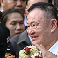Former Thai Prime Minister Thaksin let out of prison early