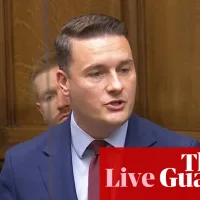 Starmer to face Commons grilling at PMQs as Streeting plans resignation speech – UK politics live