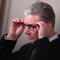 UK politics: How Starmer survives as Farage waits in wings